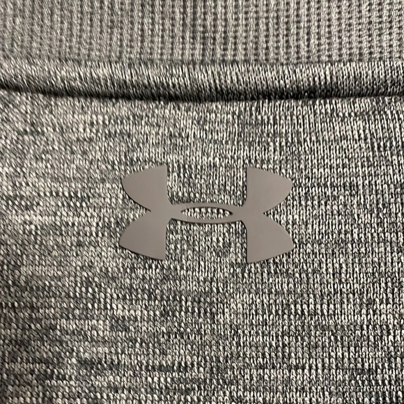 UNDER ARMOR LOOSE PULL OVER - Picture 5 of 5